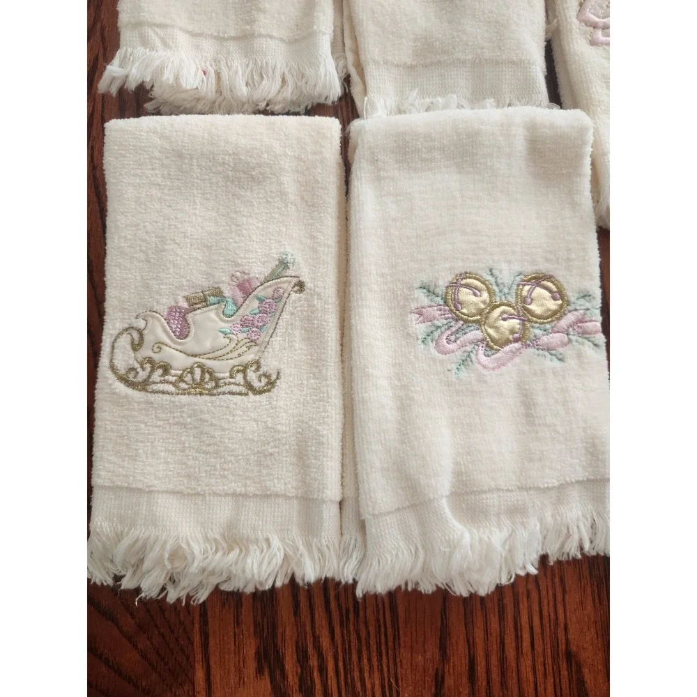 Vintage Saturday Knight Hand Finger‎ Tip Towels Embroidered Christmas Lot of 5